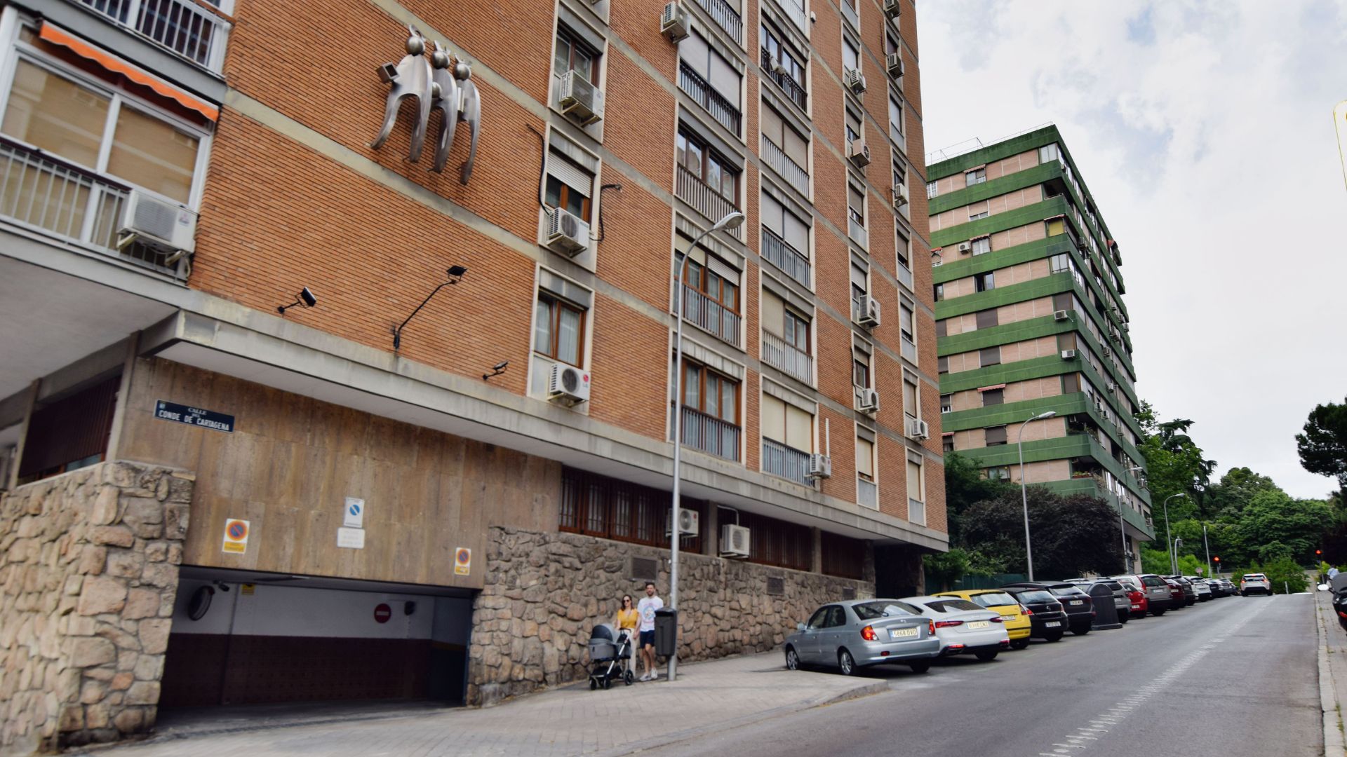 Vista exterior de Pis en venda en  Madrid Capital amb Calefacció, Terrassa i Piscina comunitària