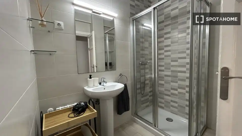 Baño de Piso para compartir en Bilbao  con Aire acondicionado, Terraza y Amueblado