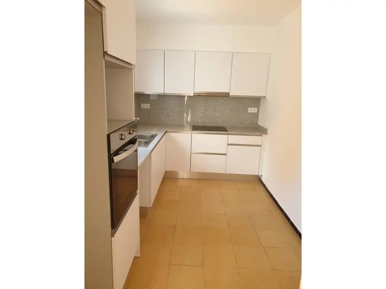 Cocina de Edificio en venta en Girona