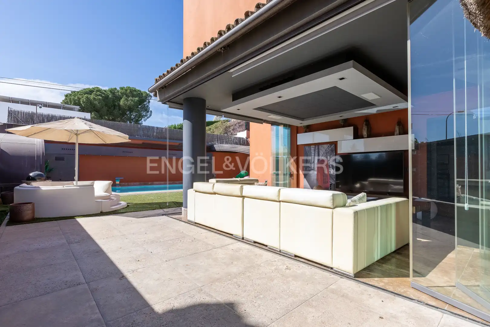 Terrassa de Finca rústica en venda en Dos Hermanas amb Aire condicionat, Calefacció i Jardí privat