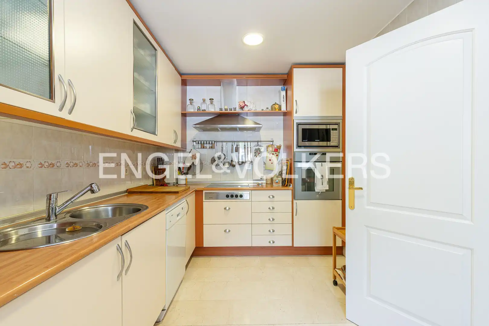 Kitchen of Detached homes for sale in El Escorial  with Heating, Private garden and Terrace