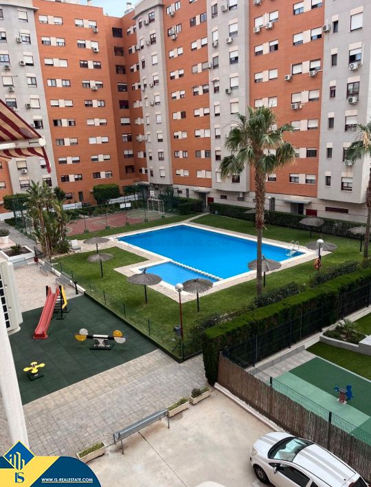 Piscina de Pis en venda en Alicante / Alacant amb Terrassa, Moblat i Piscina comunitària