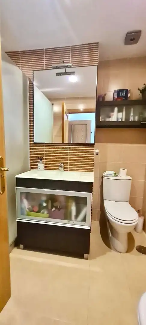 Baño de Piso de alquiler en El Campello con Aire acondicionado, Calefacción y Terraza
