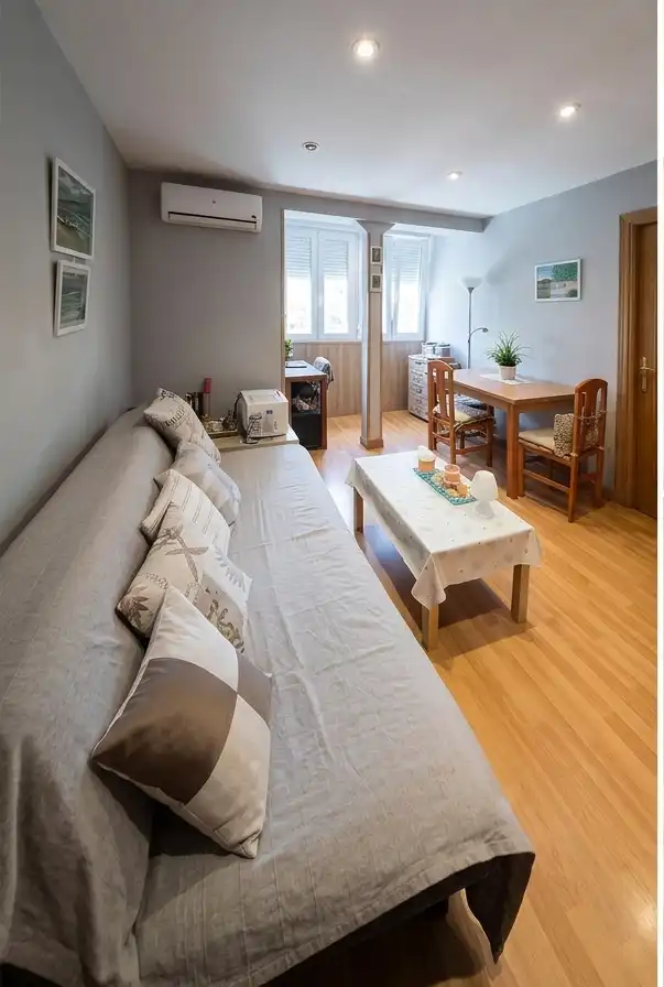 Living room of Flat for sale in  Madrid Capital  with Air Conditioner, Furnished and Oven
