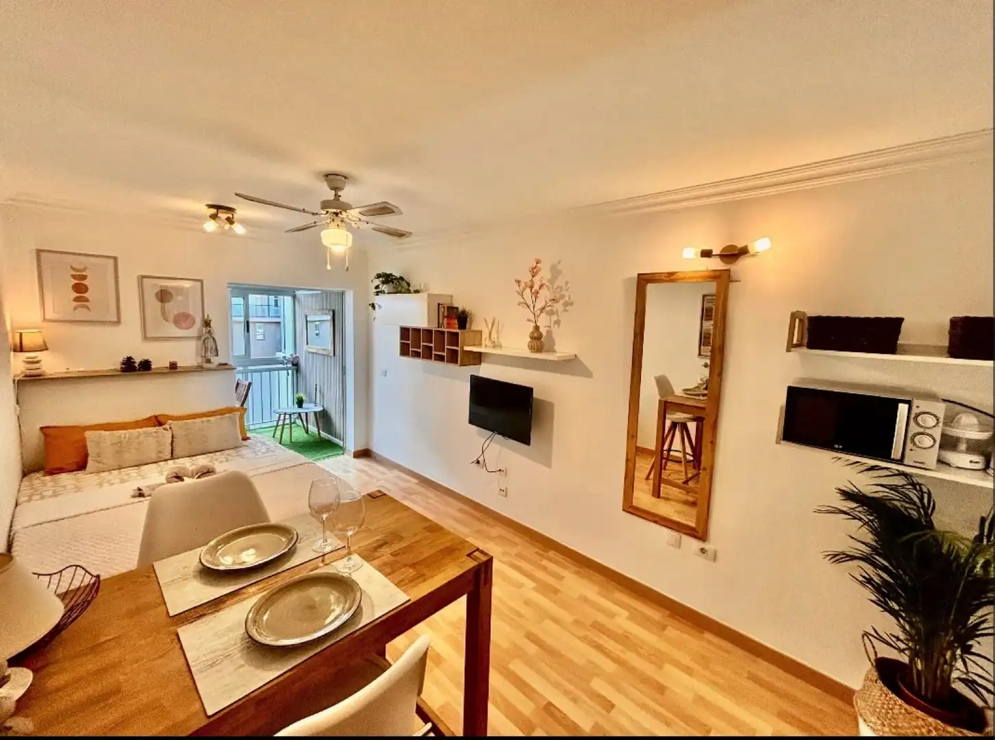 Comedor de Estudio en venta en Estepona con Aire acondicionado, Terraza y Amueblado
