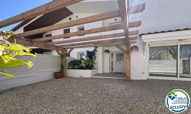 Terrassa de Casa o xalet en venda en Empuriabrava amb Aire condicionat, Calefacció i Jardí privat