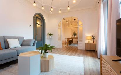 Living room of Flat for sale in  Barcelona Capital  with Air Conditioner, Heating and Balcony