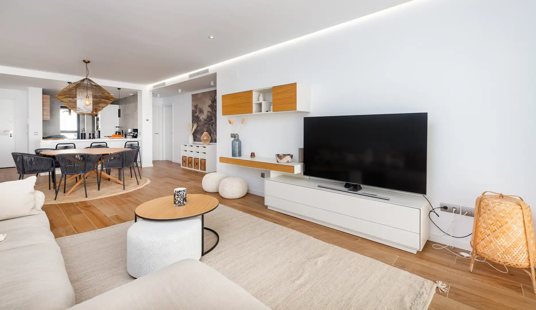Wohnzimmer von Wohnungen zum Verkauf in La Alcaidesa mit Klimaanlage, Terrasse und Abstellraum