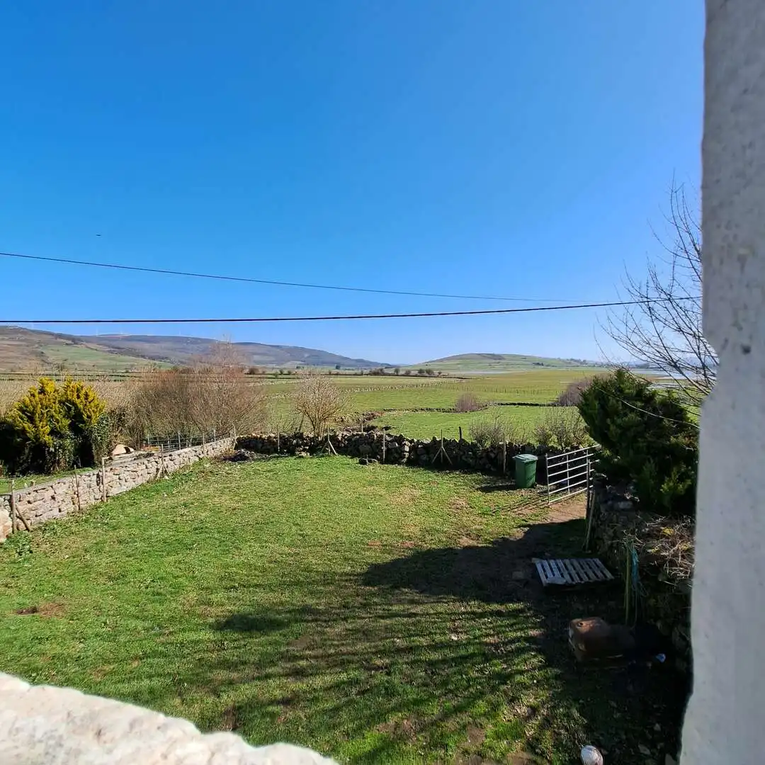 Casa adosada en venta en Campoo de Yuso