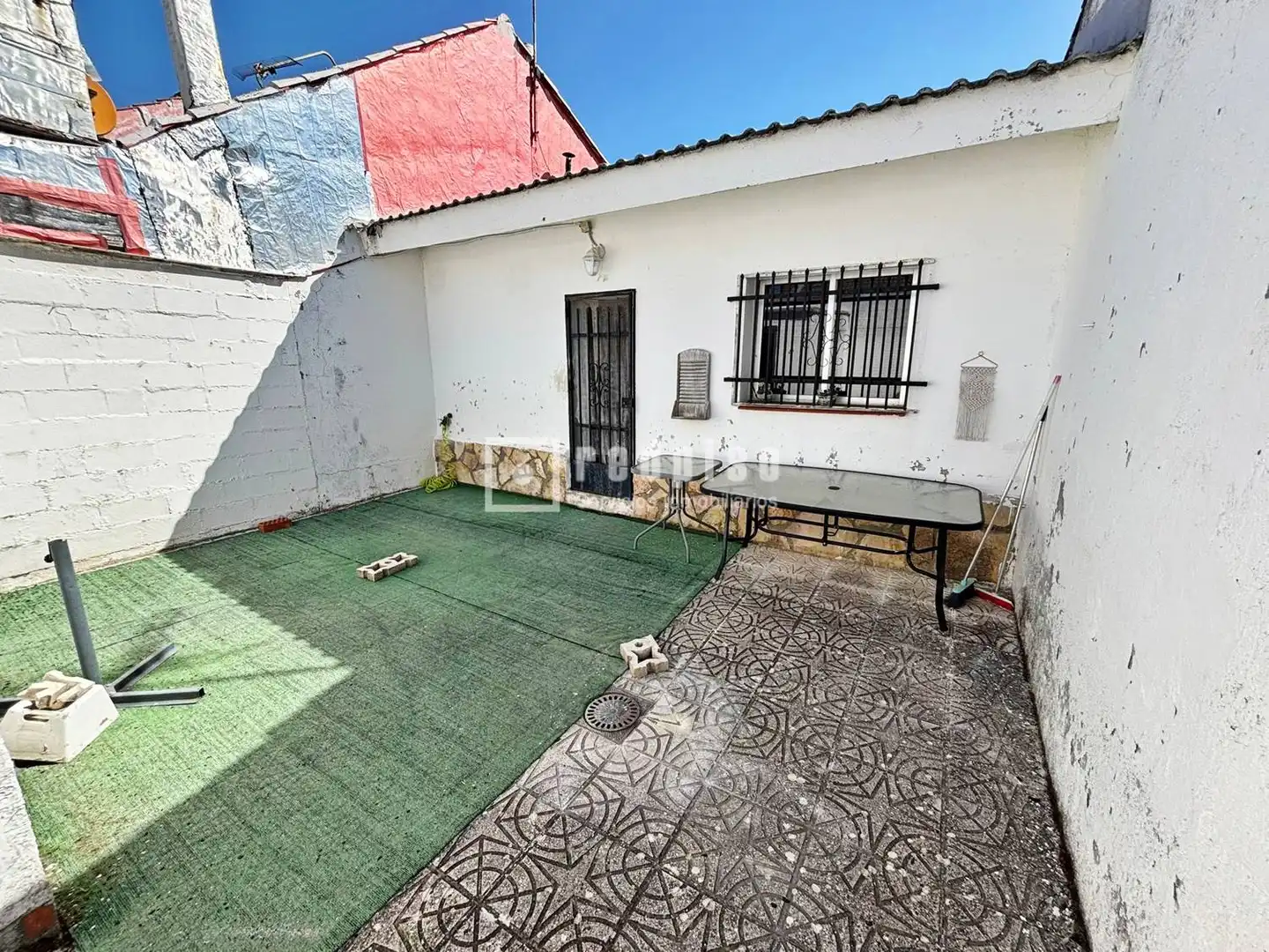 Vista exterior de Casa o xalet en venda en Trijueque amb Calefacció, Jardí privat i Traster