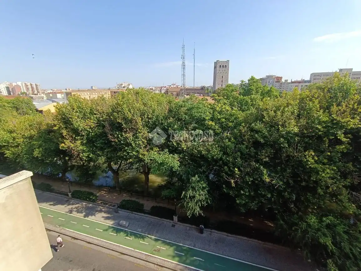 Vista exterior de Piso en venta en Zaragoza con Calefacción