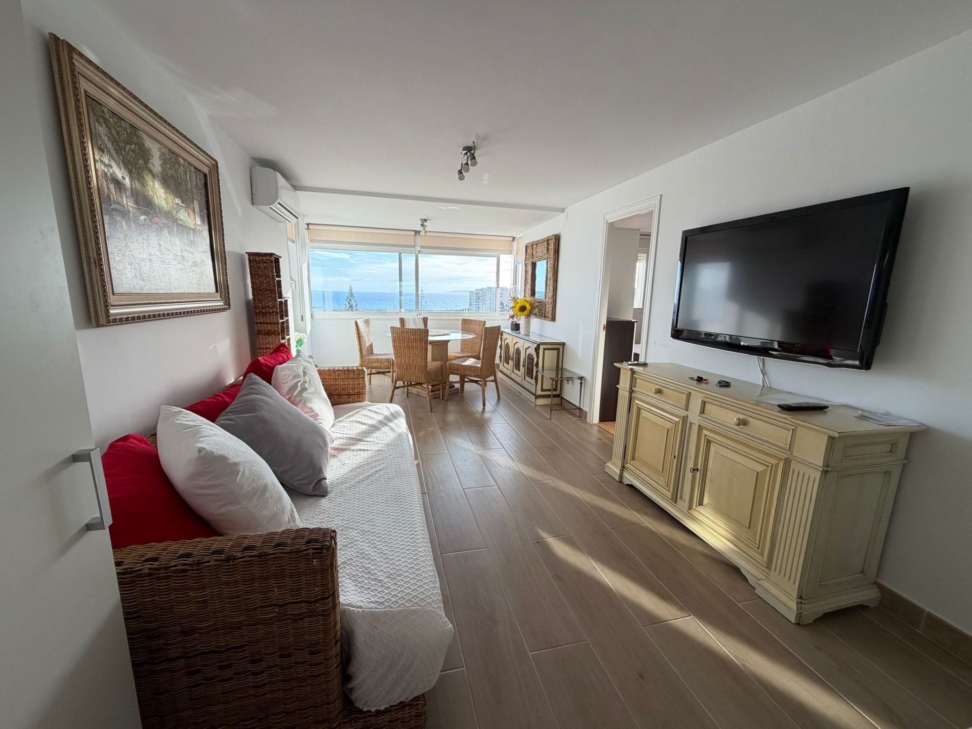 Sala d'estar de Pis de lloguer en Estepona amb Aire condicionat, Moblat i Forn