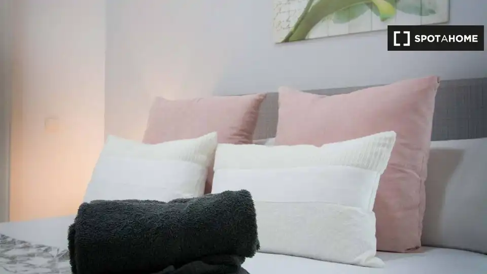 Dormitori de Apartament per a compartir en Málaga amb Aire condicionat, Calefacció i Terrassa