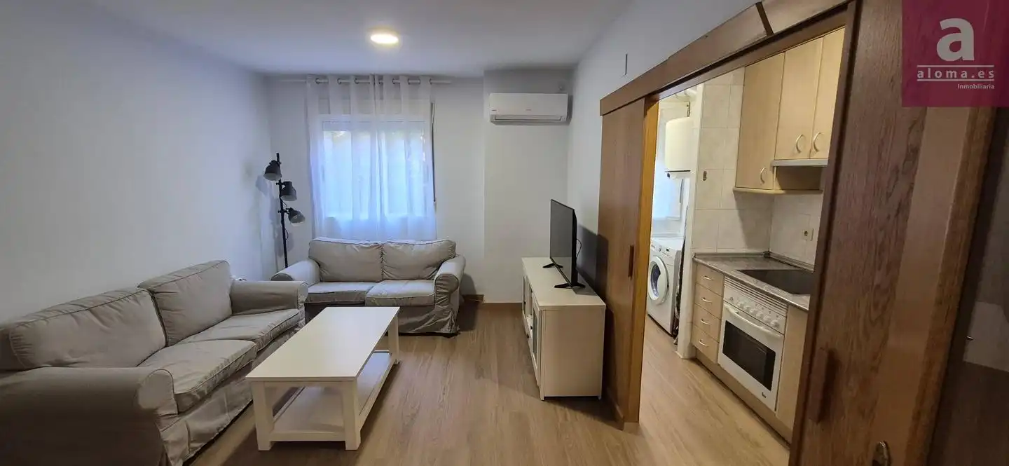 Sala de estar de Estudio de alquiler en Cáceres con Aire acondicionado, Trastero y Amueblado