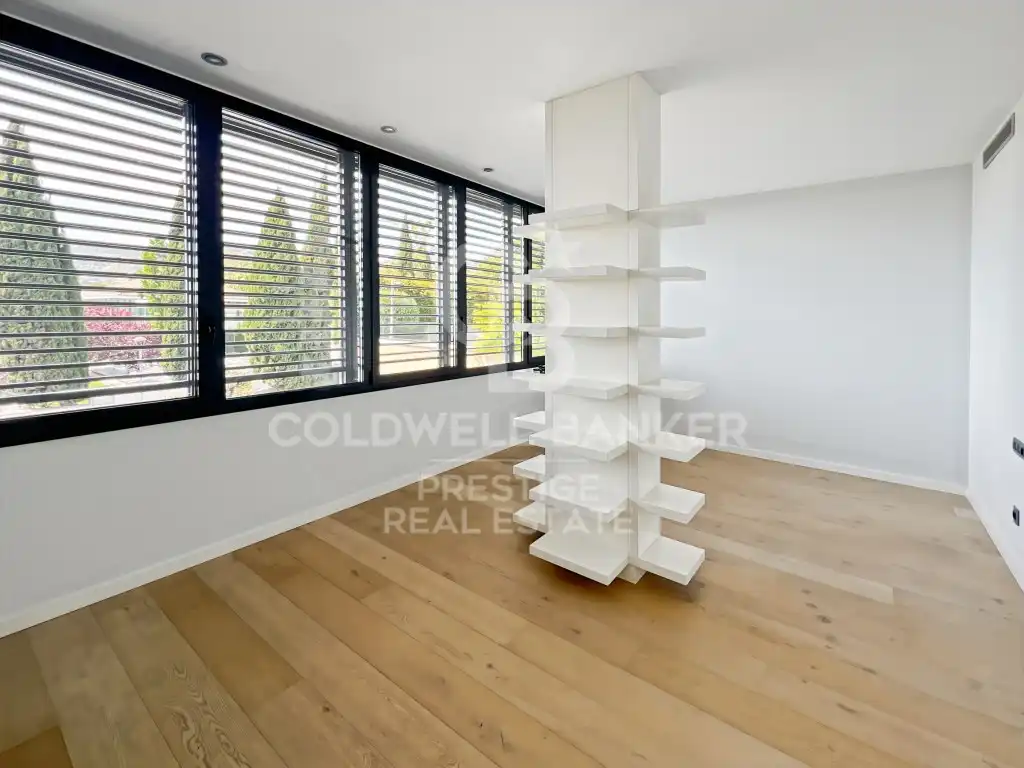 Vista exterior de Casa o chalet en venta en Barcelona con Terraza y Piscina