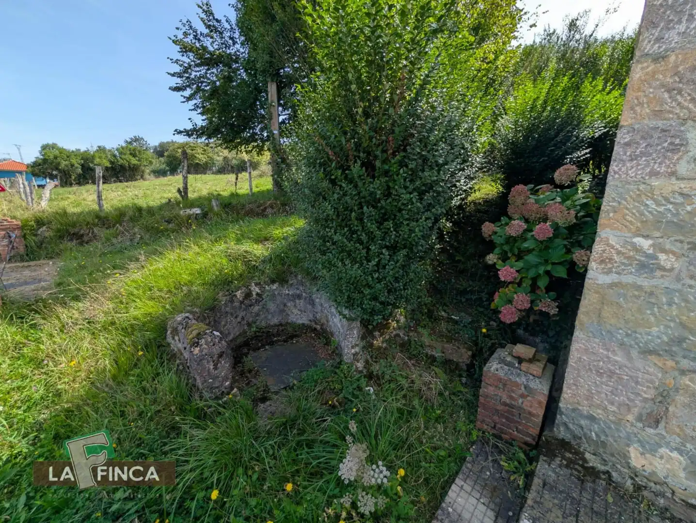 Casa o xalet en venda en Oviedo  amb Terrassa i Moblat