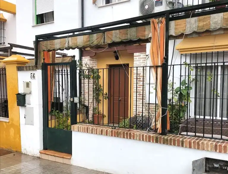 Adossat amb jardí en venda a Ronda Del Ferrocarril, imagen 2