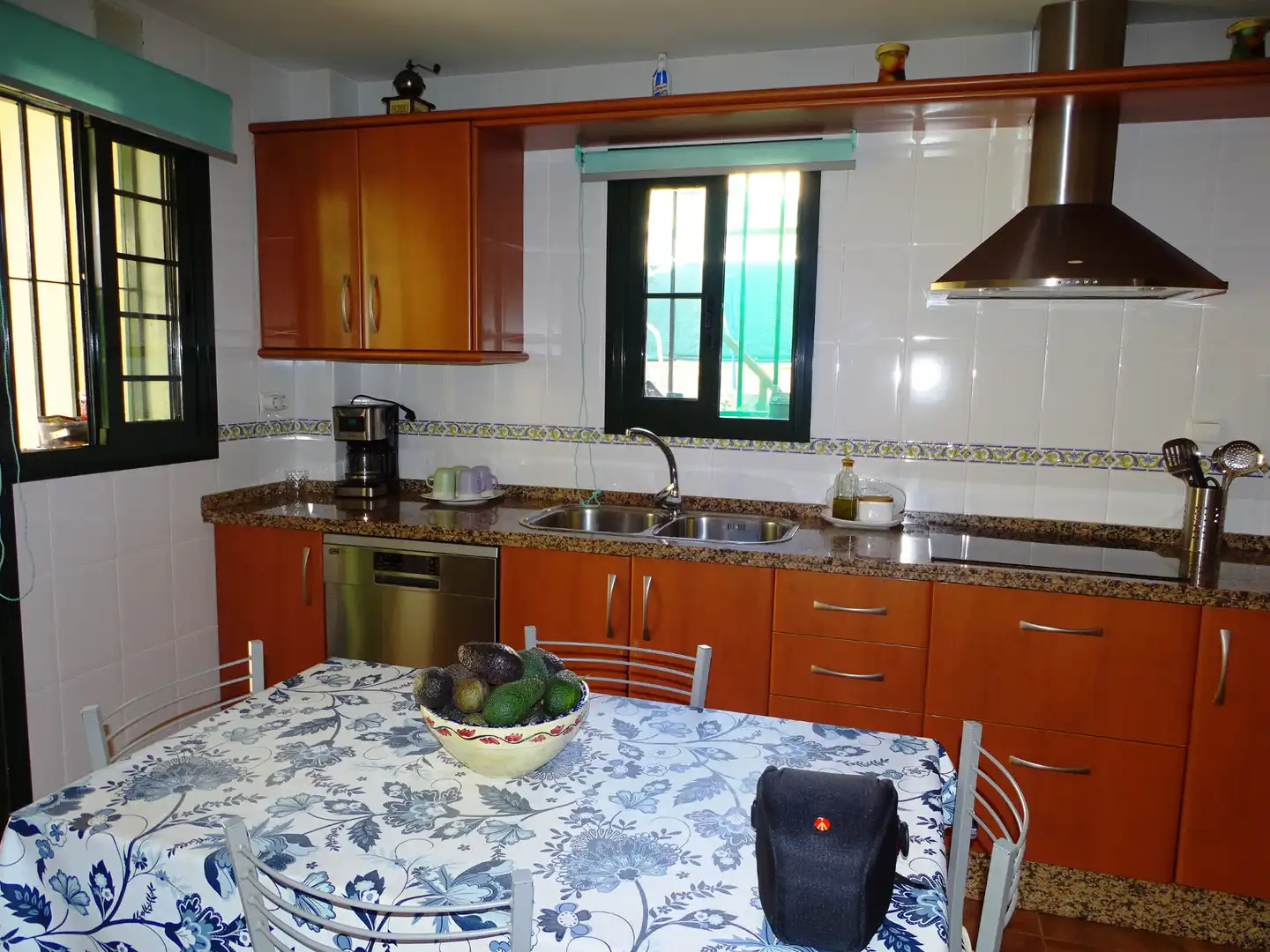 Cocina de Casa adosada en venta en Rincón de la Victoria con Aire acondicionado, Calefacción y Jardín privado