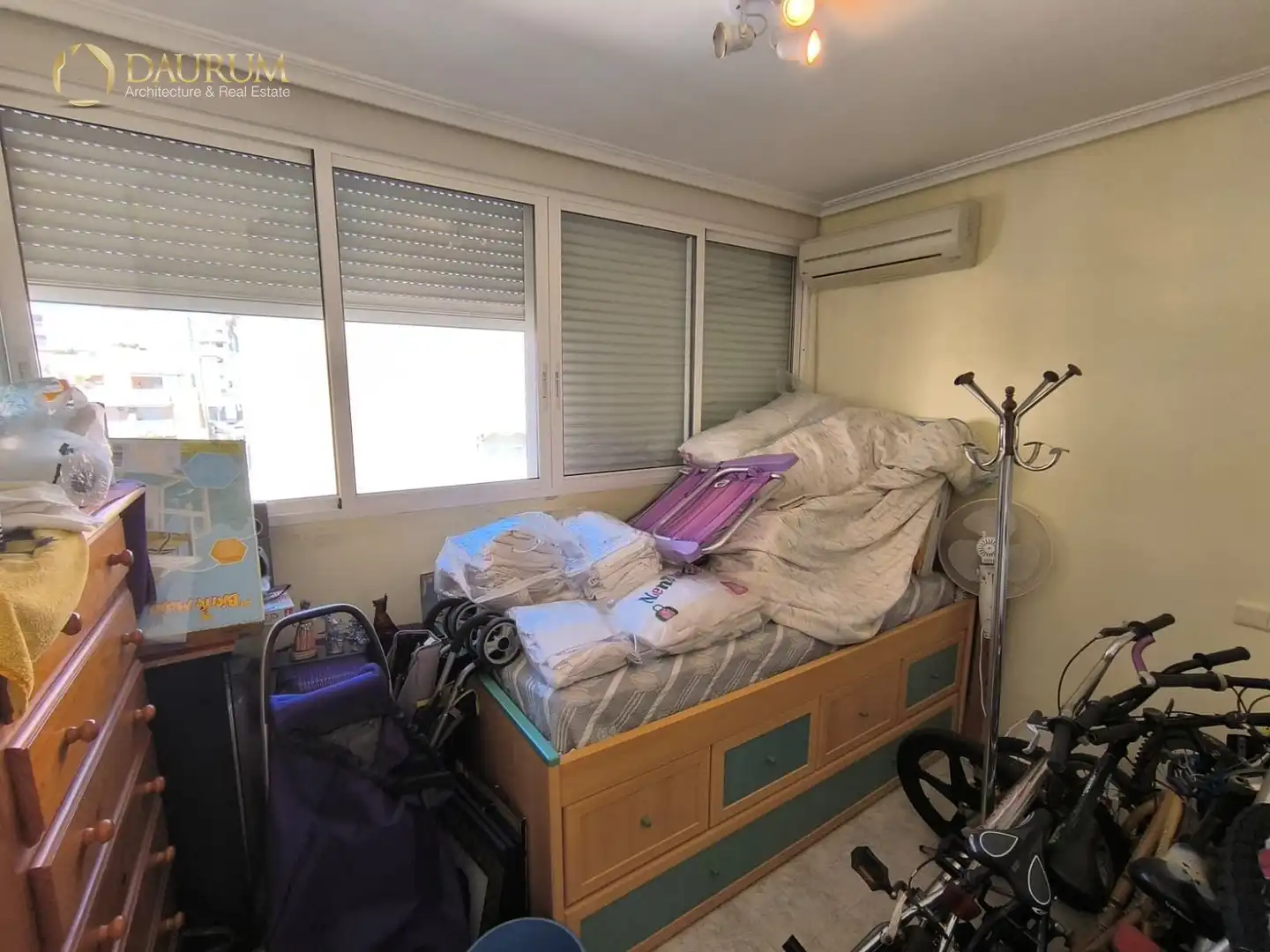 Schlafzimmer von Einfamilien-Reihenhaus zum Verkauf in Santa Pola mit Klimaanlage, Heizung und Privatgarten