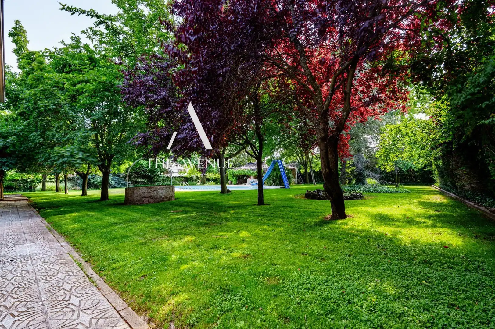 Vista exterior de Casa o xalet en venda en Villanueva de la Cañada amb Aire condicionat, Calefacció i Jardí privat