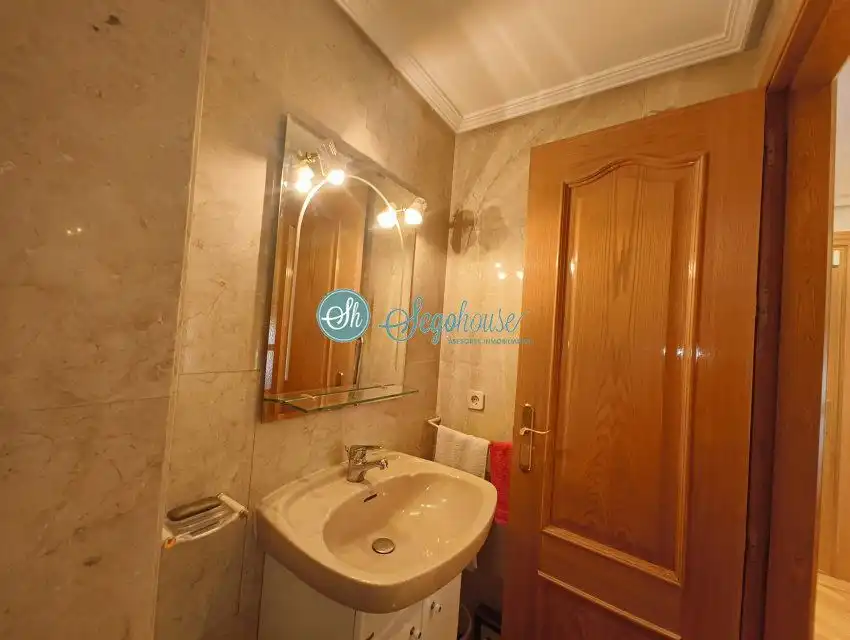 Baño de Piso de alquiler en Segovia con Calefacción y Parquet