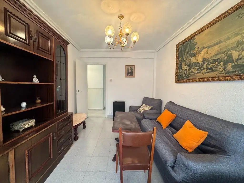 Sala de estar de Piso de alquiler en Los Corrales de Buelna  con Amueblado