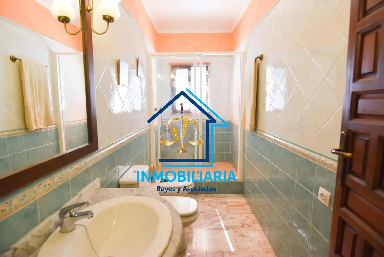 Bany de Casa o xalet en venda en Córdoba amb Aire condicionat
