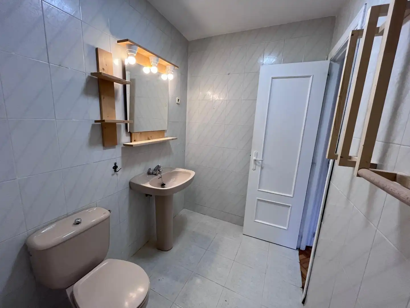 Baño de Apartamento de alquiler en Las Rozas de Madrid con Aire acondicionado, Calefacción y Parquet