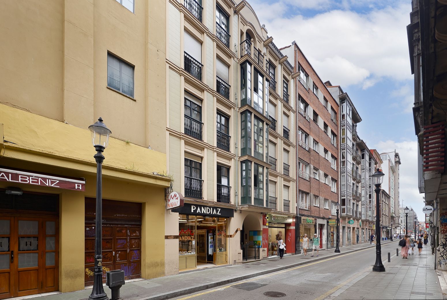 Vista exterior de Pis en venda en Gijón  amb Calefacció i Parquet
