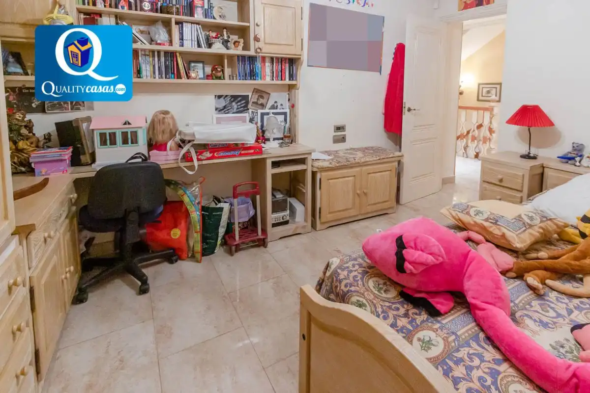 Habitación de Casa adosada en venta en Crevillent con Aire acondicionado, Terraza y Trastero