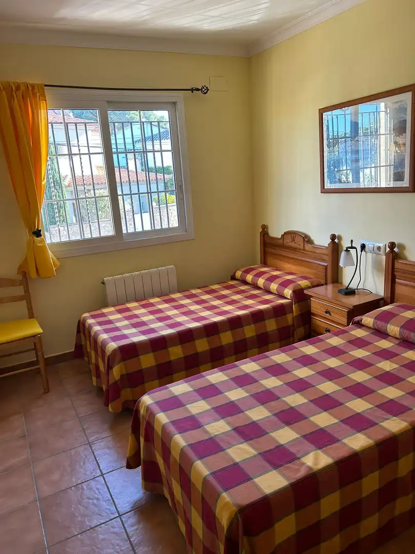 Habitación de Casa o chalet en venta en L'Escala con Calefacción, Terraza y Trastero