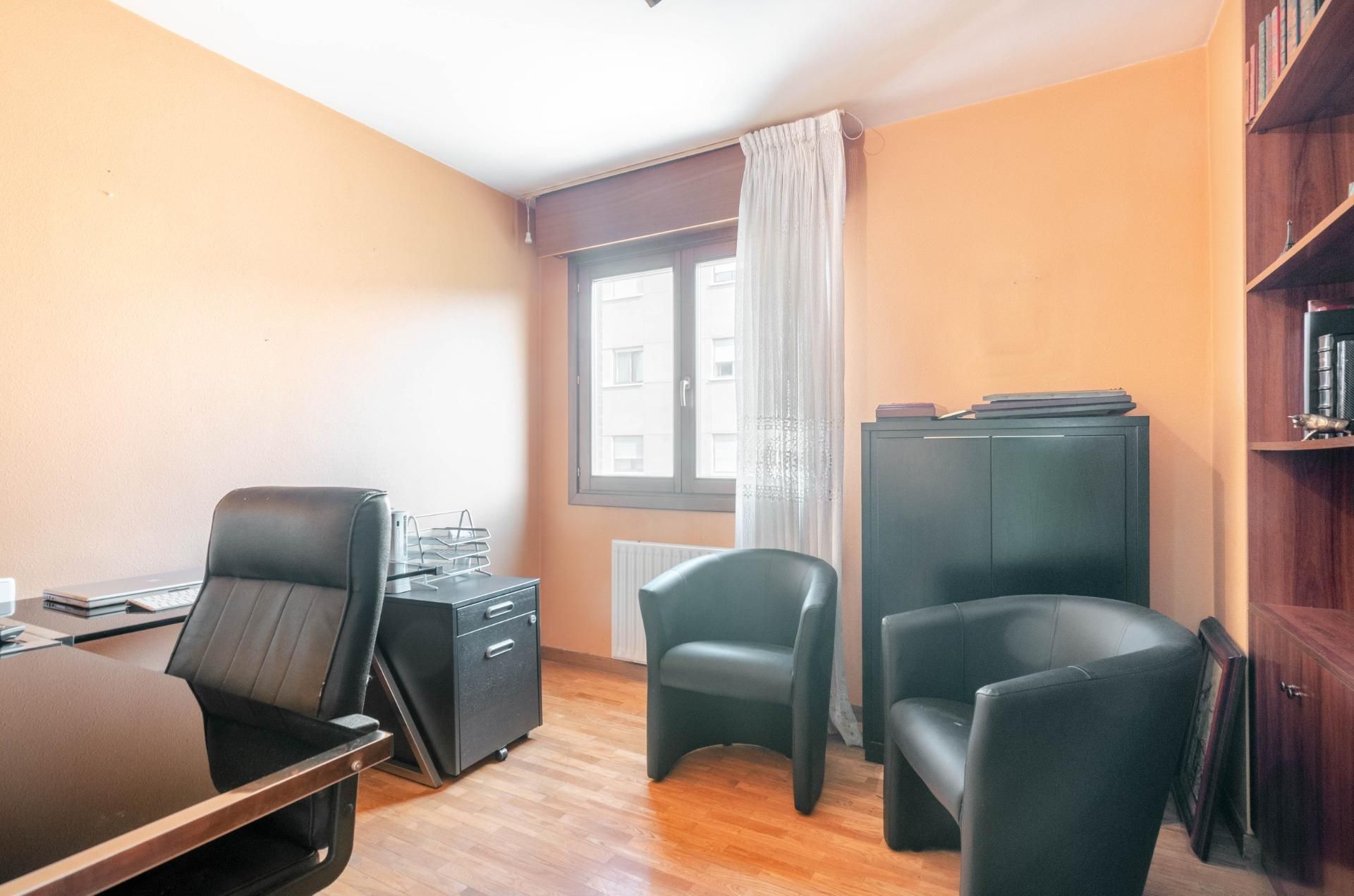 Bedroom of Flat for sale in Oviedo   with Heating and Private garden