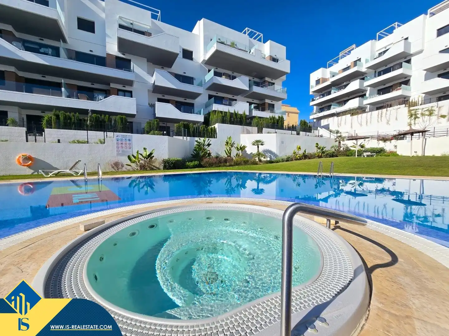 Flat with pool for sale in Orihuela Costa