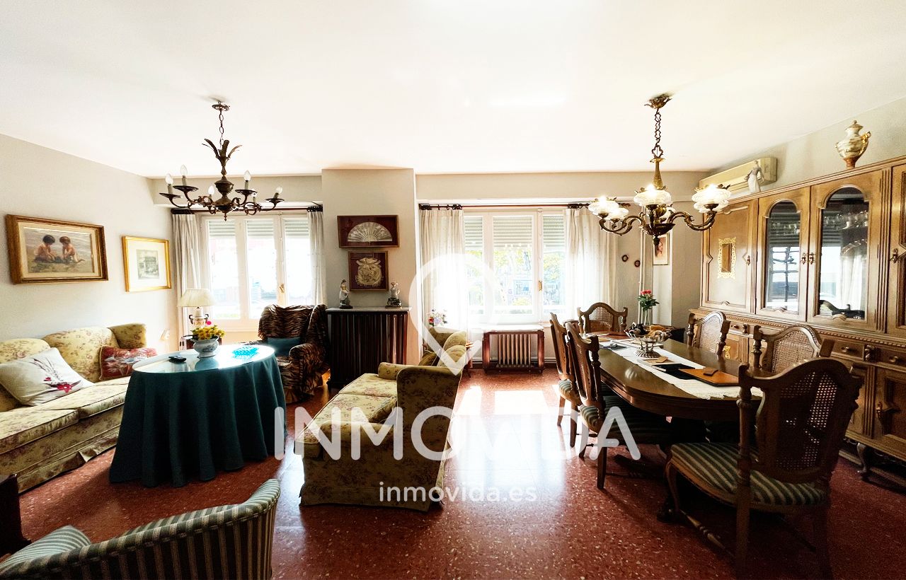 Living room of Flat for sale in  Valencia Capital  with Storage room and Furnished