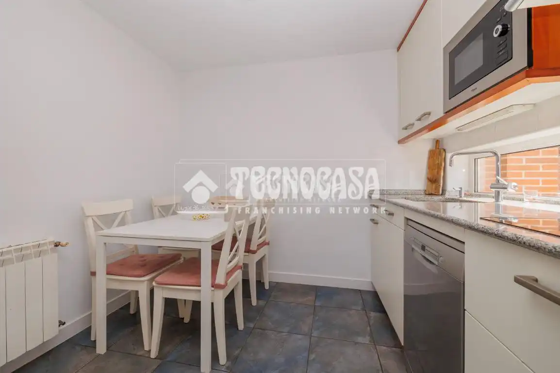 Cocina de Casa adosada en venta en Tres Cantos con Calefacción, Balcón y Piscina comunitaria