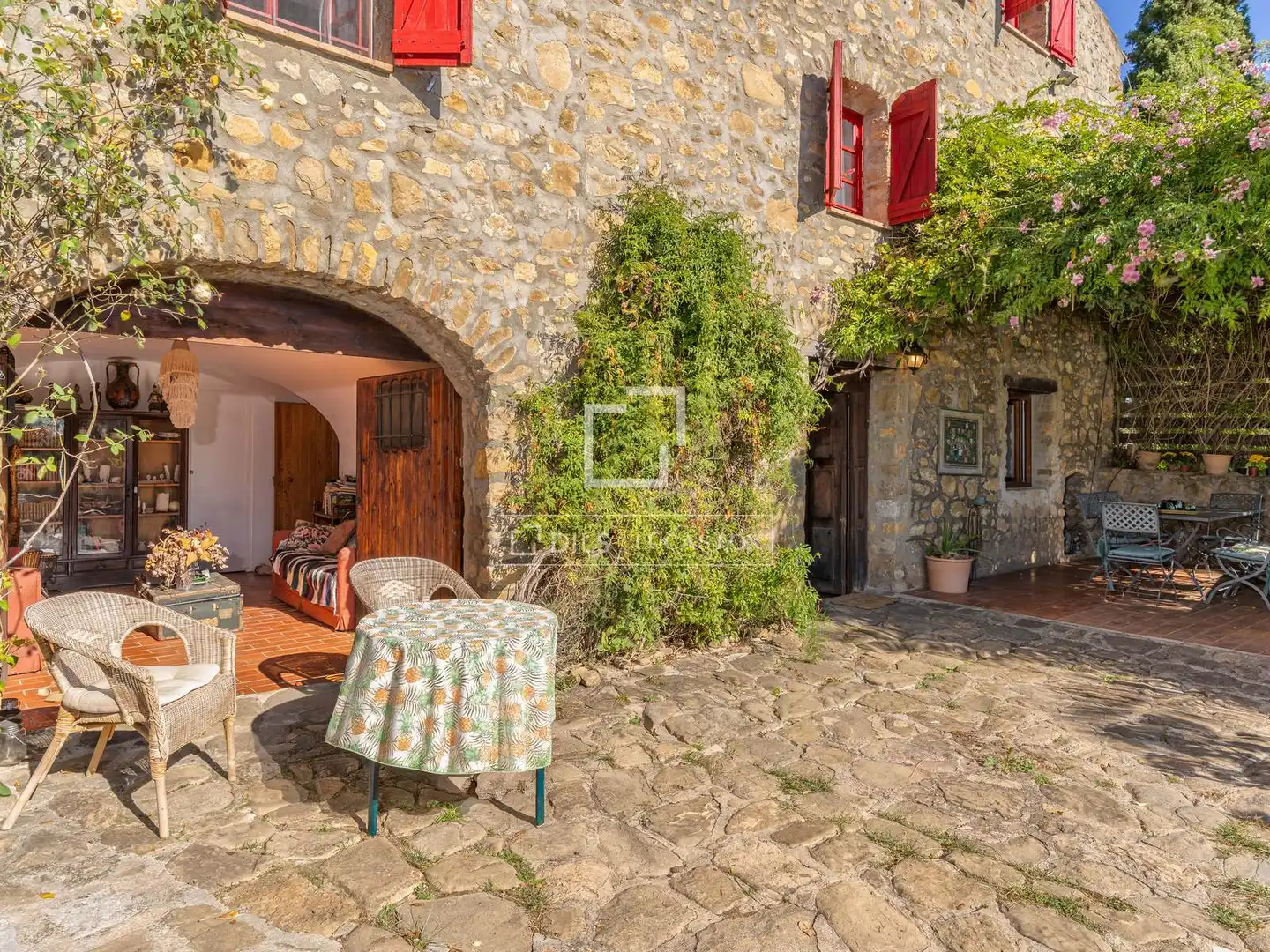 Vista exterior de Finca rústica en venda en Maià de Montcal amb Calefacció, Jardí privat i Traster