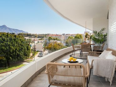 Apartament amb piscina en venda a Avenida de Cervantes 4