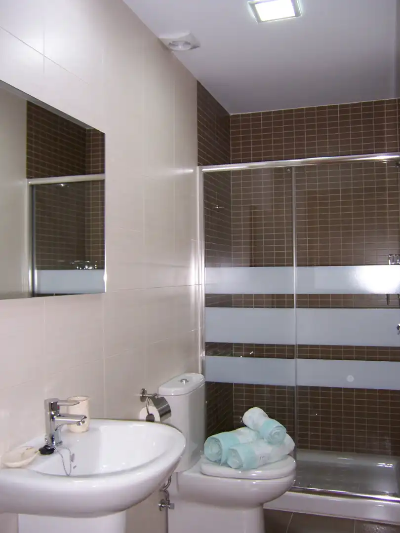 Badezimmer von Wohnungen zum Verkauf in Cariño mit Heizung, Parkett und Abstellraum