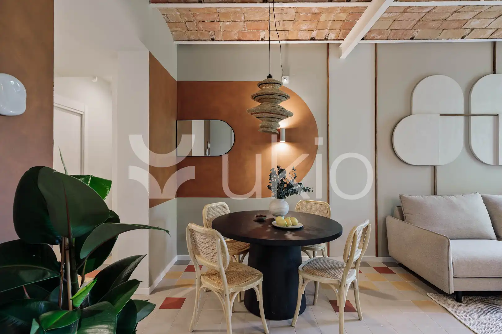 Comedor de Apartamento de alquiler en Barcelona con Aire acondicionado, Calefacción y Amueblado