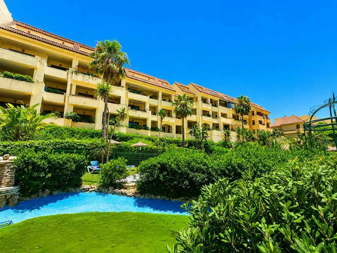 Vista exterior de Apartamento en venta en Manilva con Aire acondicionado, Calefacción y Terraza