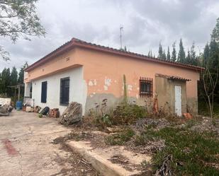 Vista exterior de Casa o xalet en venda en Llíria amb Terrassa i Piscina