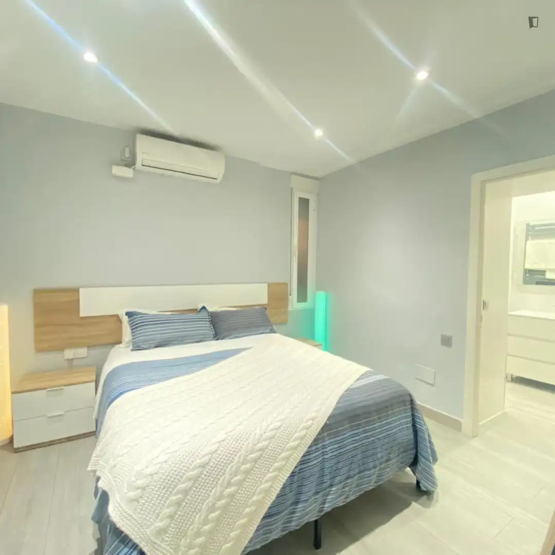 Dormitori de Apartament de lloguer en Madrid amb Aire condicionat, Moblat i Forn