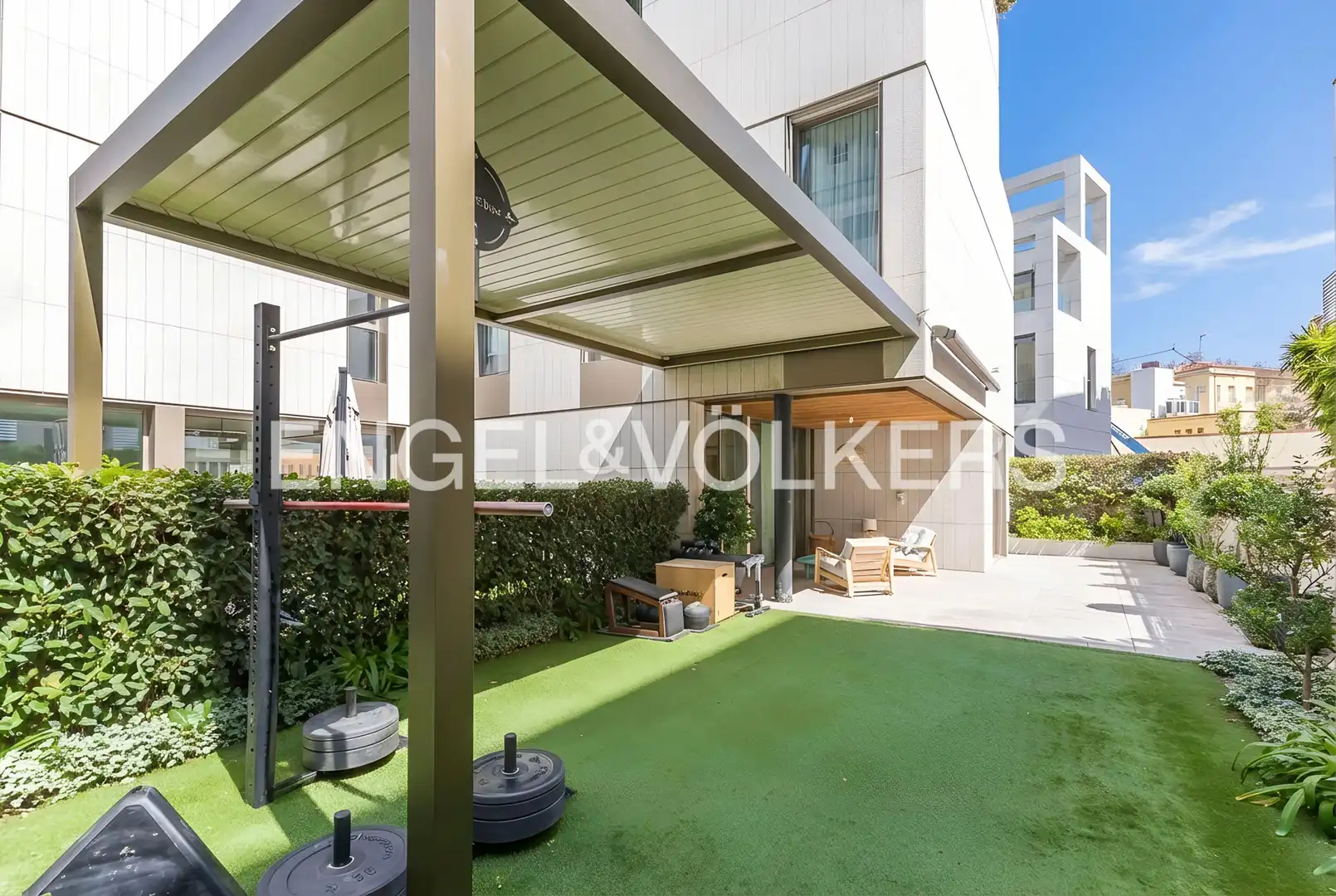 Terrassa de Apartament en venda en Madrid amb Calefacció, Jardí privat i Traster