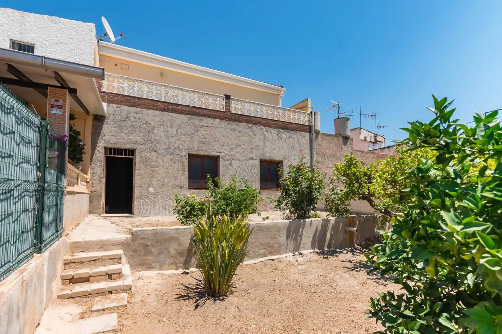 Vista exterior de Casa o xalet en venda en Murcia amb Jardí privat, Terrassa i Moblat