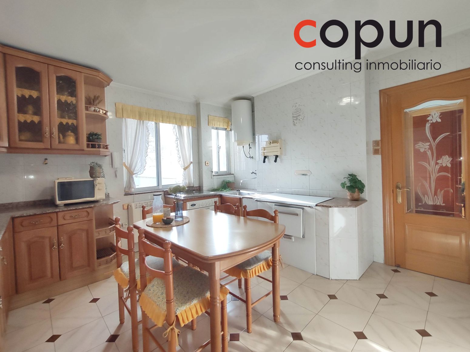 Kitchen of Flat for sale in Oviedo   with Heating, Storage room and Balcony