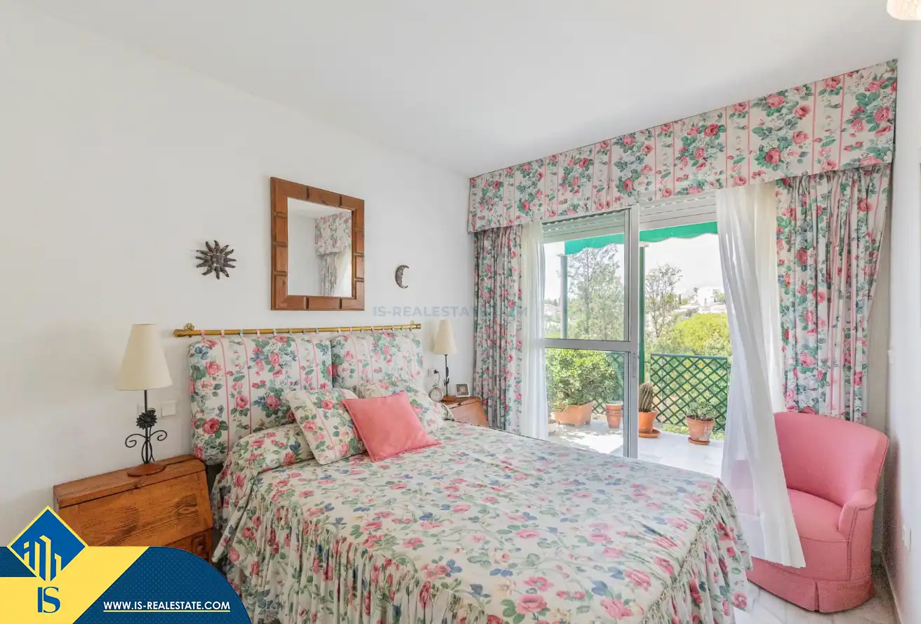 Habitación de Apartamento en venta en Marbella con Calefacción, Terraza y Amueblado