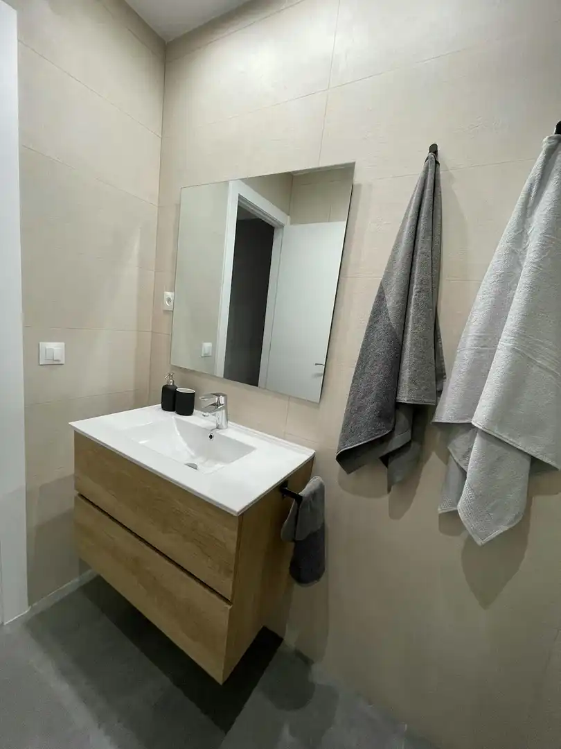 Baño de Piso para compartir en Barcelona con Aire acondicionado, Calefacción y Amueblado