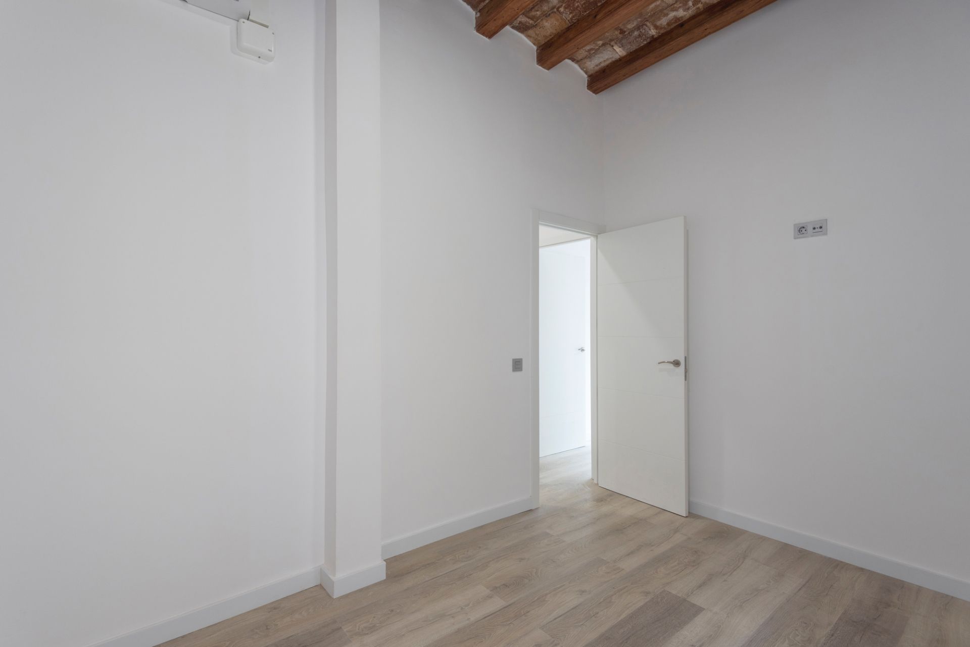 Flat for sale in L'Hospitalet de Llobregat  with Air Conditioner