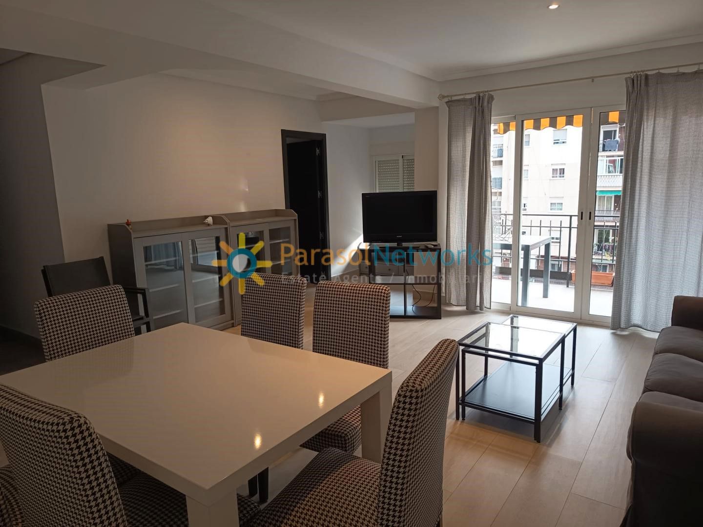 Living room of Flat to rent in  Valencia Capital  with Air Conditioner, Terrace and Furnished