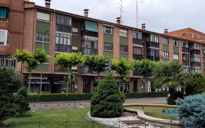 Exterior view of Flat for sale in Medina del Campo  with Heating, Parquet flooring and Furnished